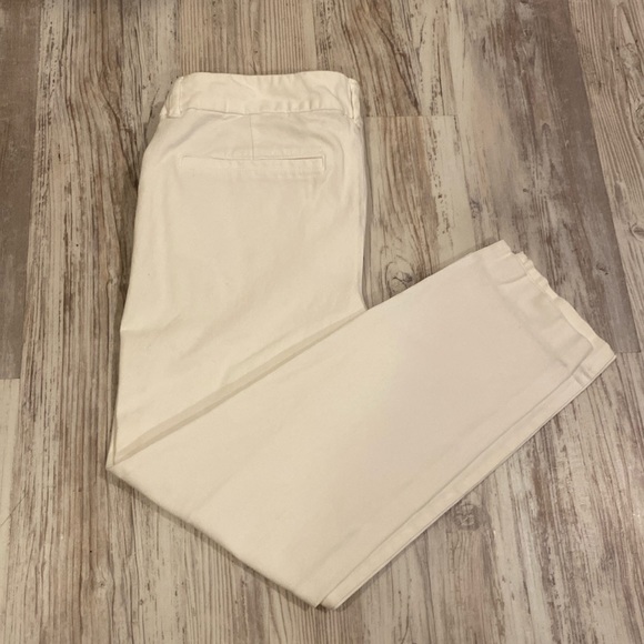 Old Navy Denim - *4 for $20* Ankle length white jeans straight leg mid rise